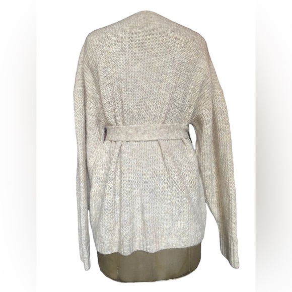 Aritzia Babaton - extremely soft Wool Sweater with Matching Belt - like new - Picture 8 of 12